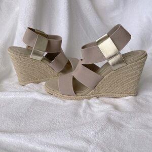 Tahari Wedges